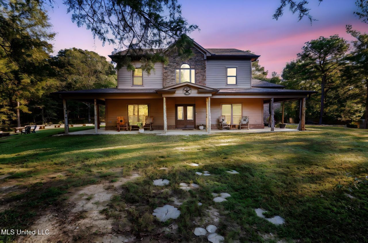 1088 S Red Banks Road Byhalia, MS 38611