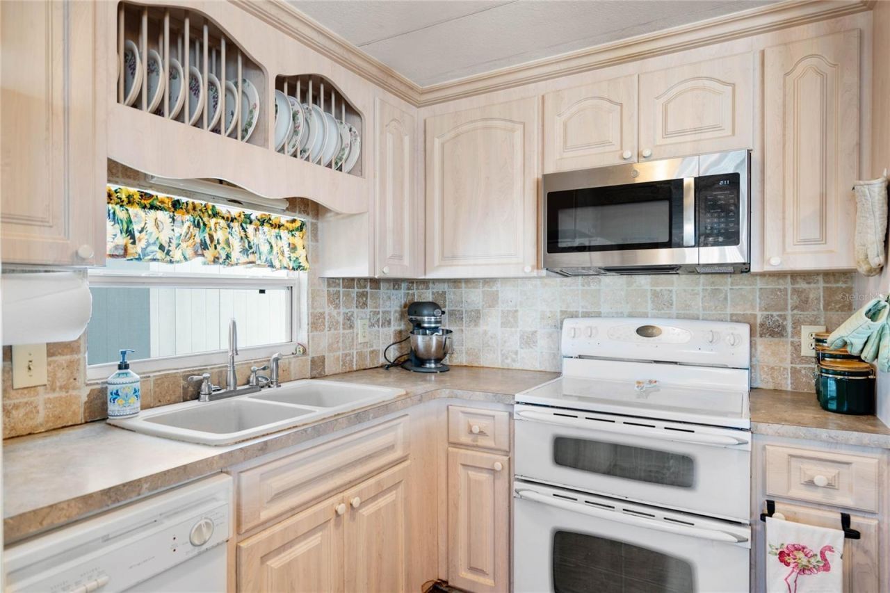 107 Holiday Lane, Auburndale, FL 33823 Photo