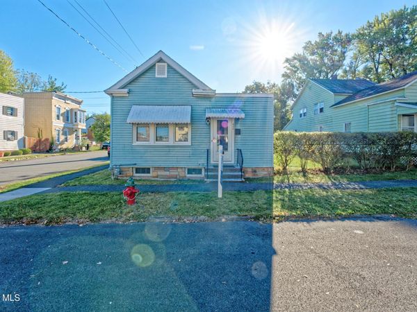 630 4th Avenue, Troy, NY 12182