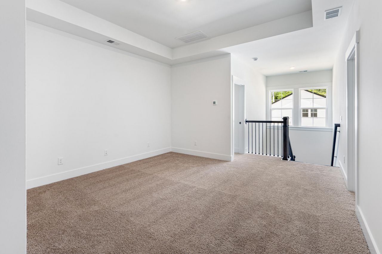 223 Creek Pointe Drive Photo 8