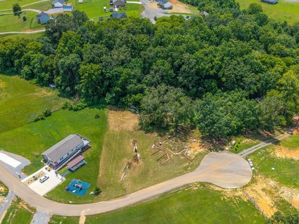 Siesta Dr, Newport, TN 37821