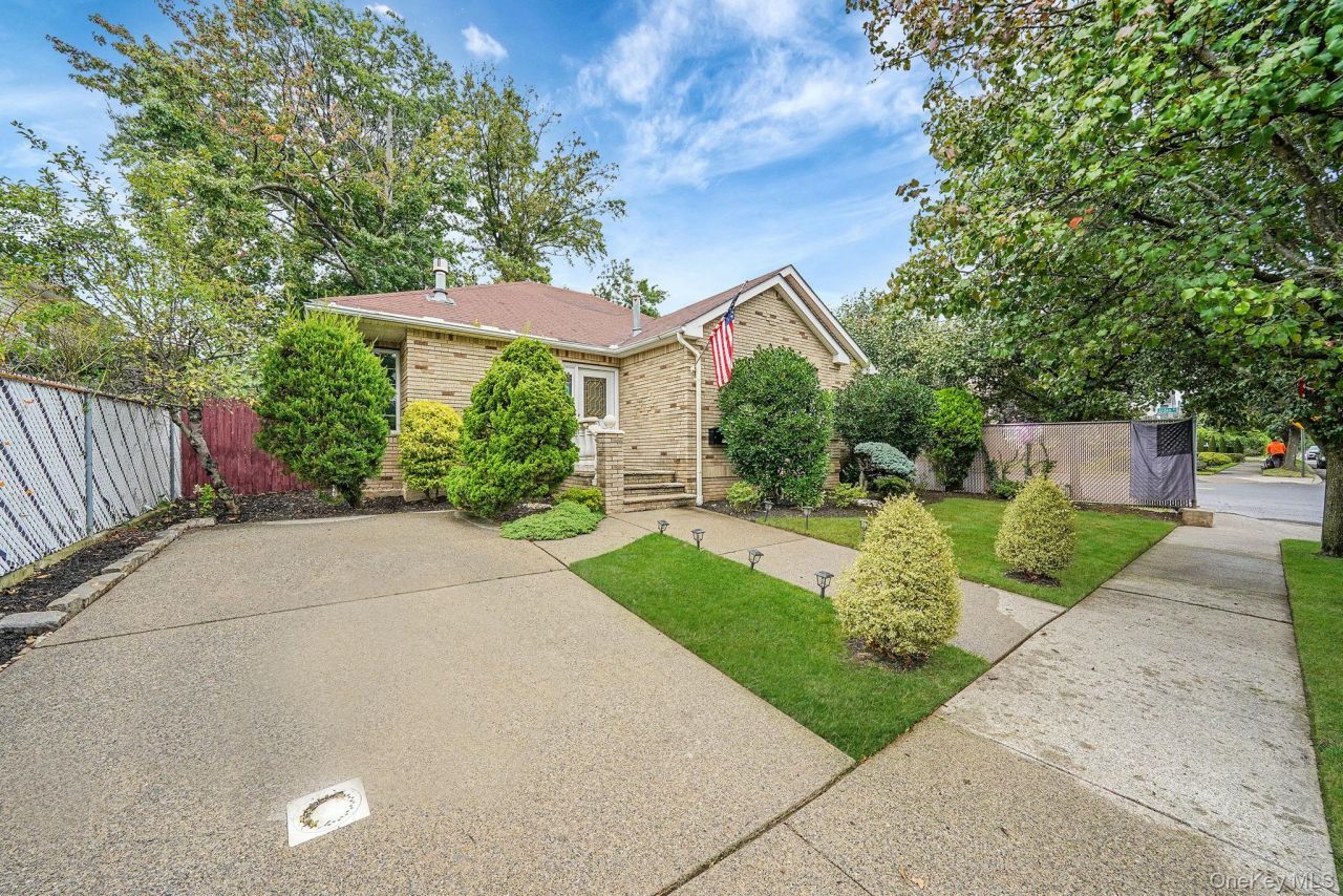 155 Bathgate St, Staten Island, NY 10312 Main Photo