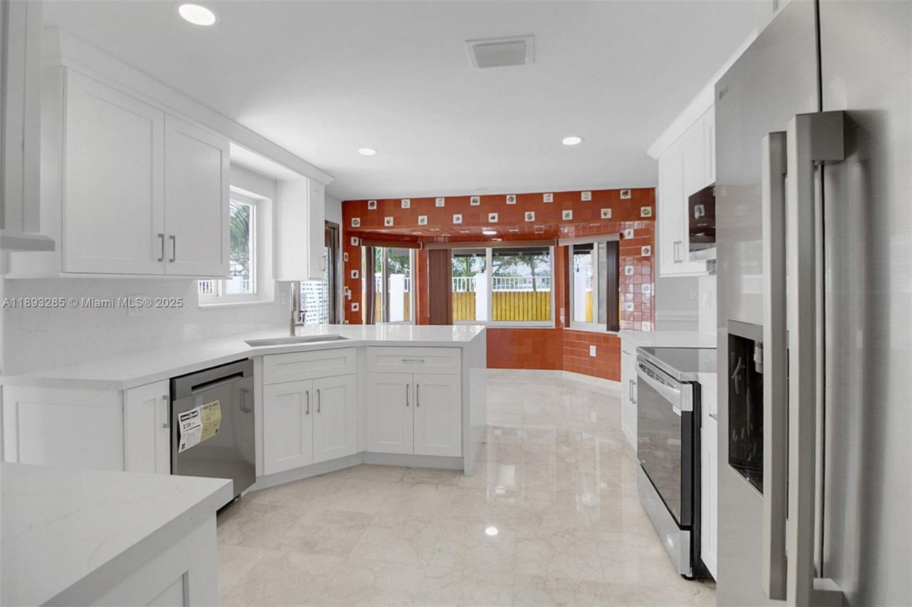 8416 NW 201st St, Miami, FL 33015 Photo