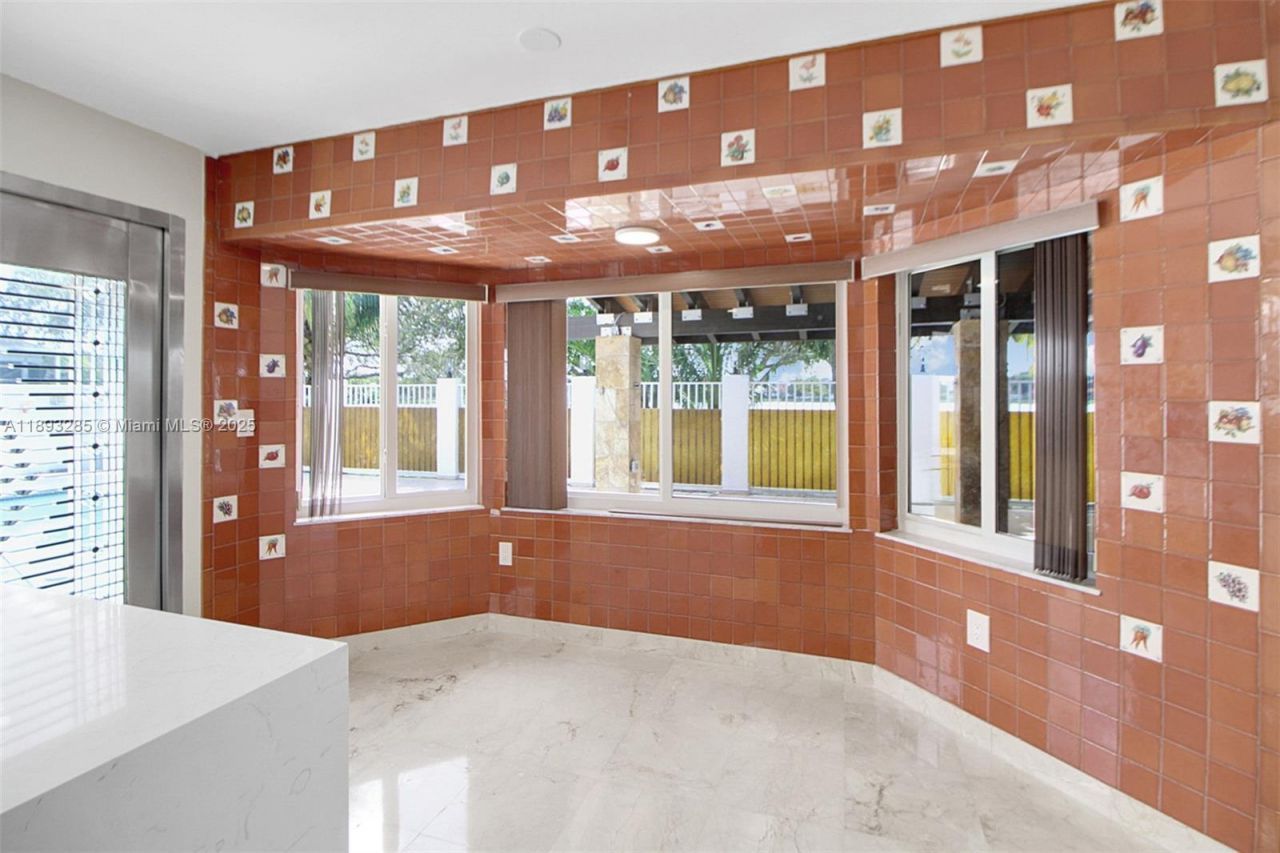 8416 NW 201st St, Miami, FL 33015 Photo