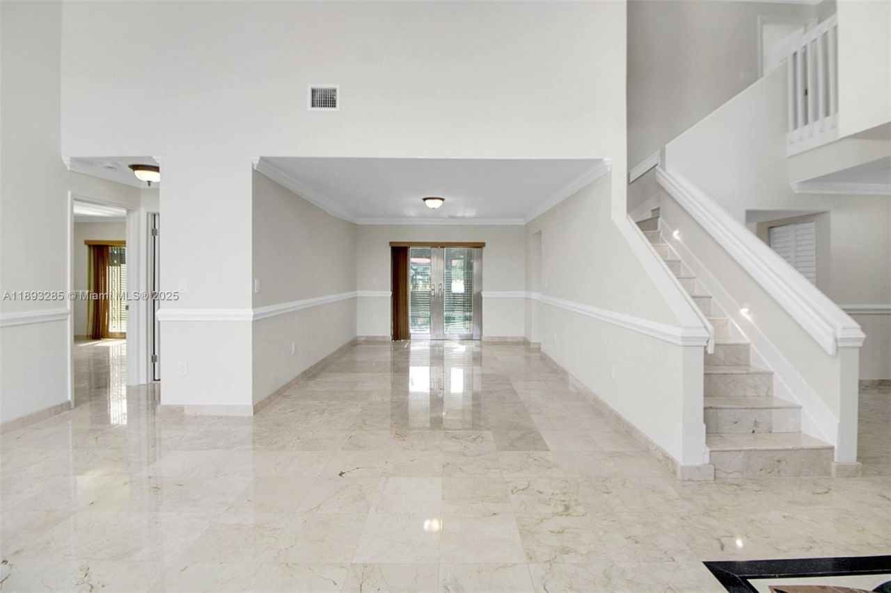 8416 NW 201st St, Miami, FL 33015 Photo