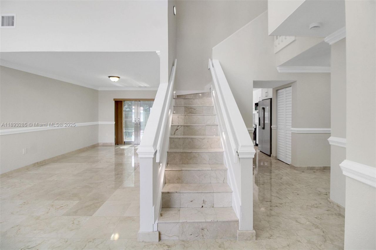 8416 NW 201st St, Miami, FL 33015 Photo