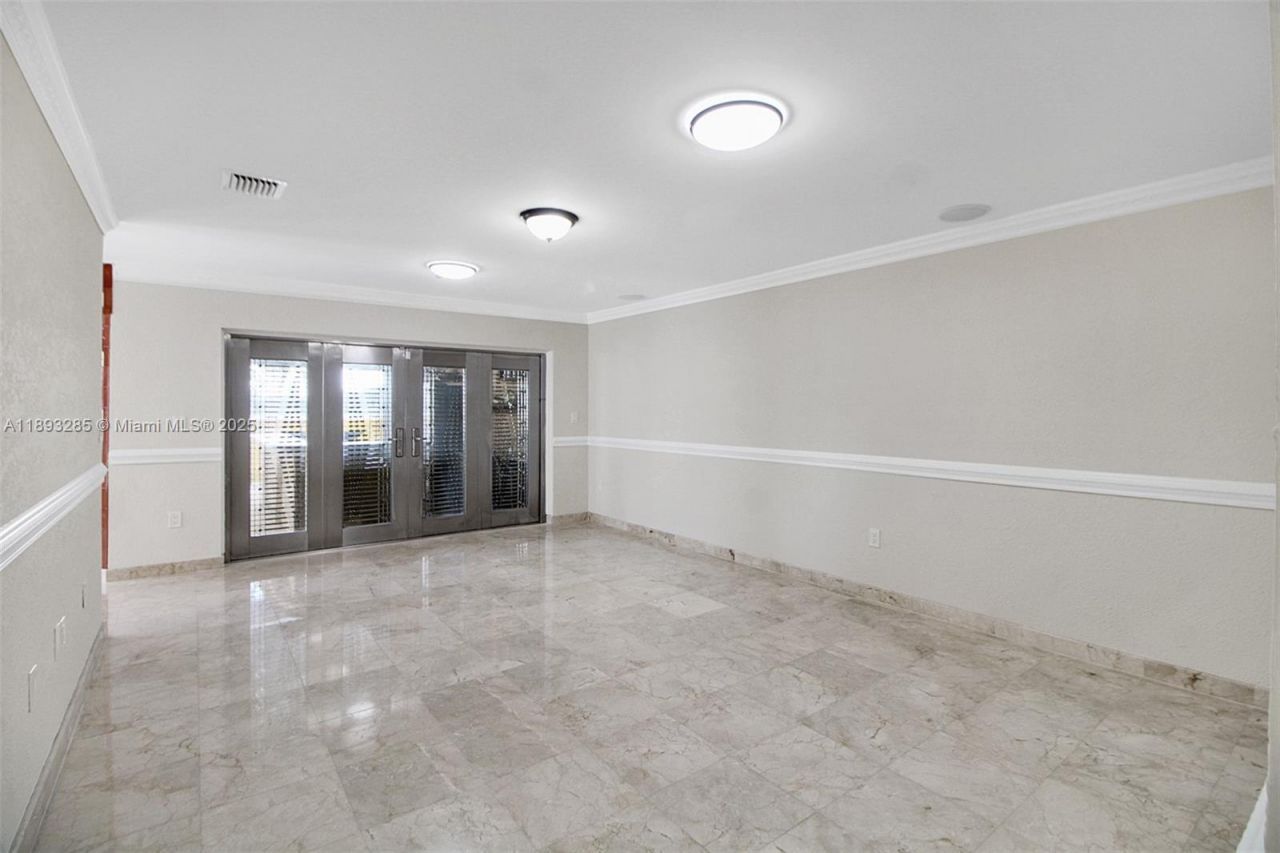 8416 NW 201st St, Miami, FL 33015 Photo