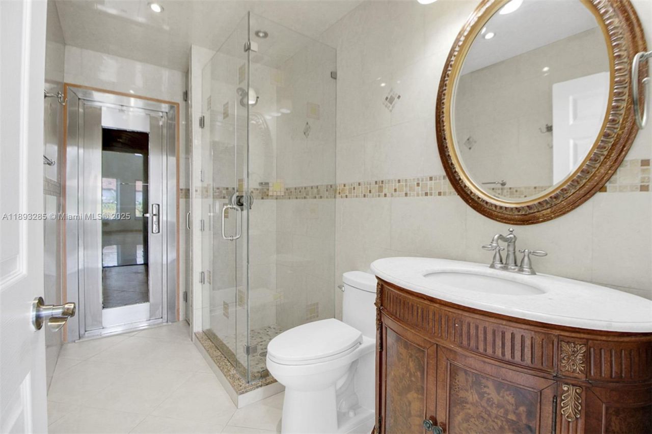 8416 NW 201st St, Miami, FL 33015 Photo