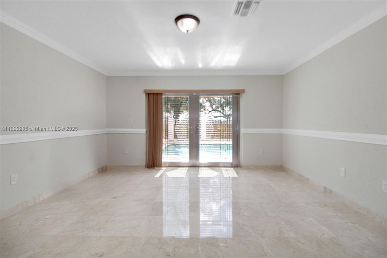 8416 NW 201st St, Miami, FL 33015 Photo