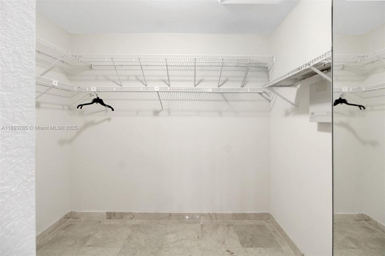 8416 NW 201st St, Miami, FL 33015 Photo