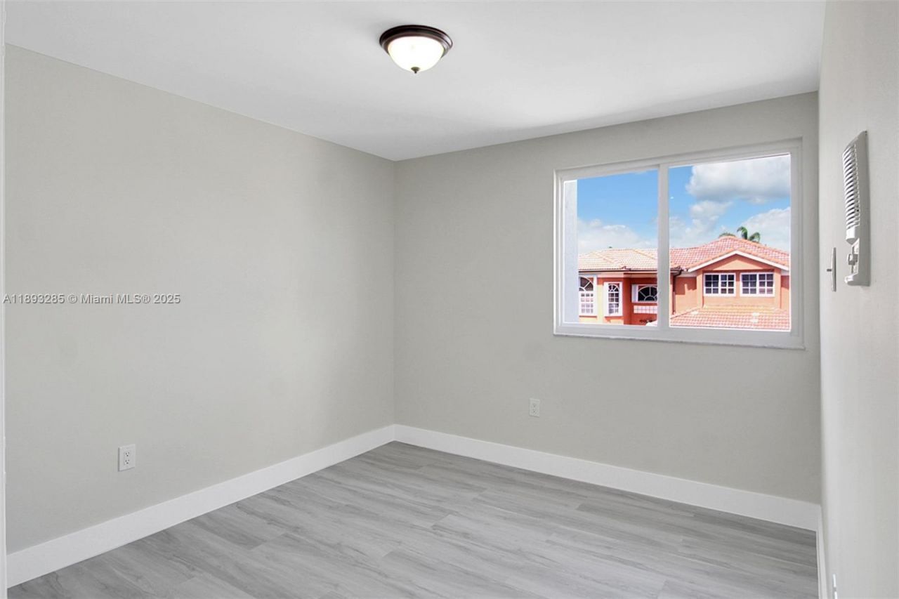 8416 NW 201st St, Miami, FL 33015 Photo