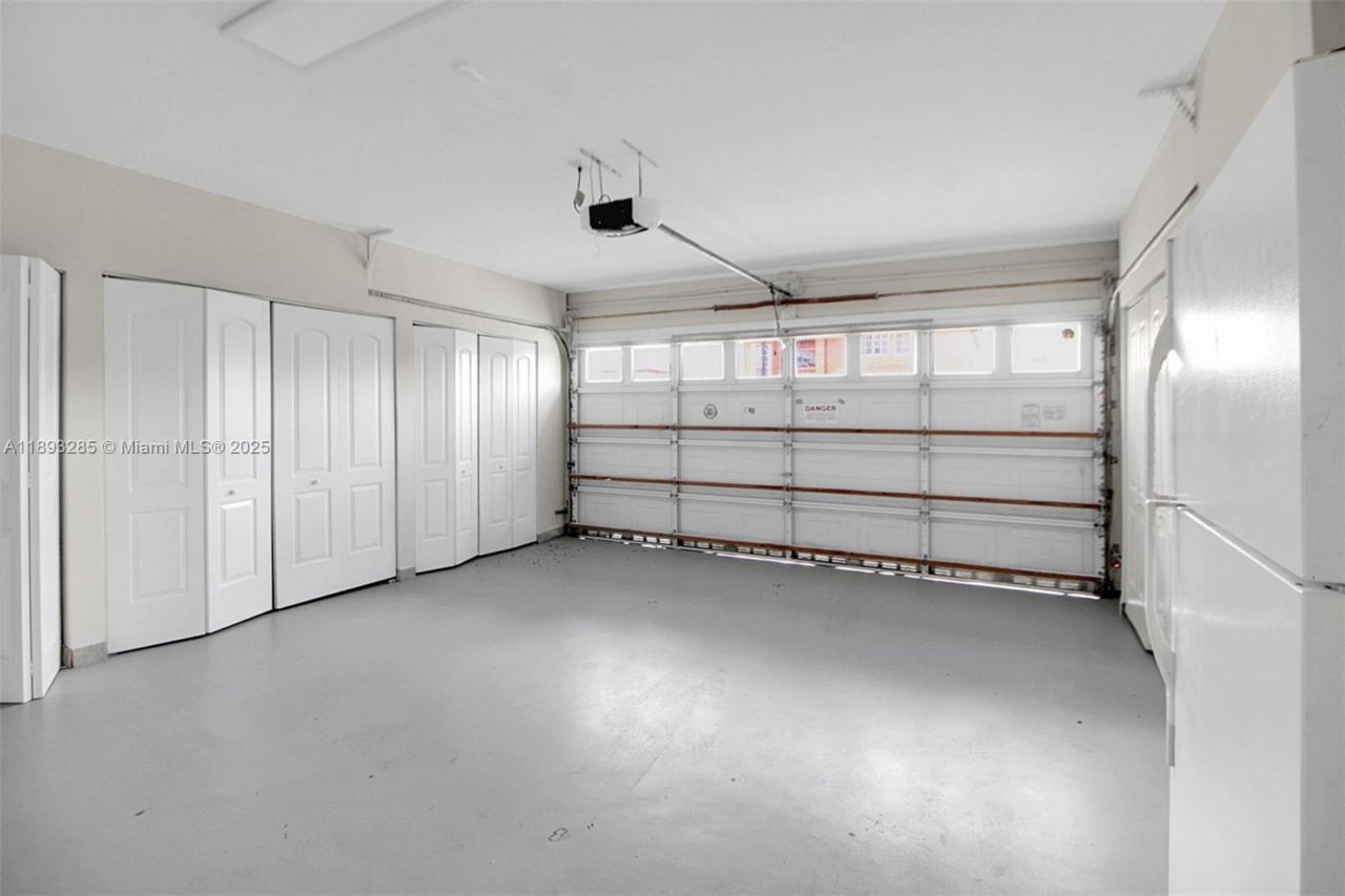 8416 NW 201st St, Miami, FL 33015 Photo