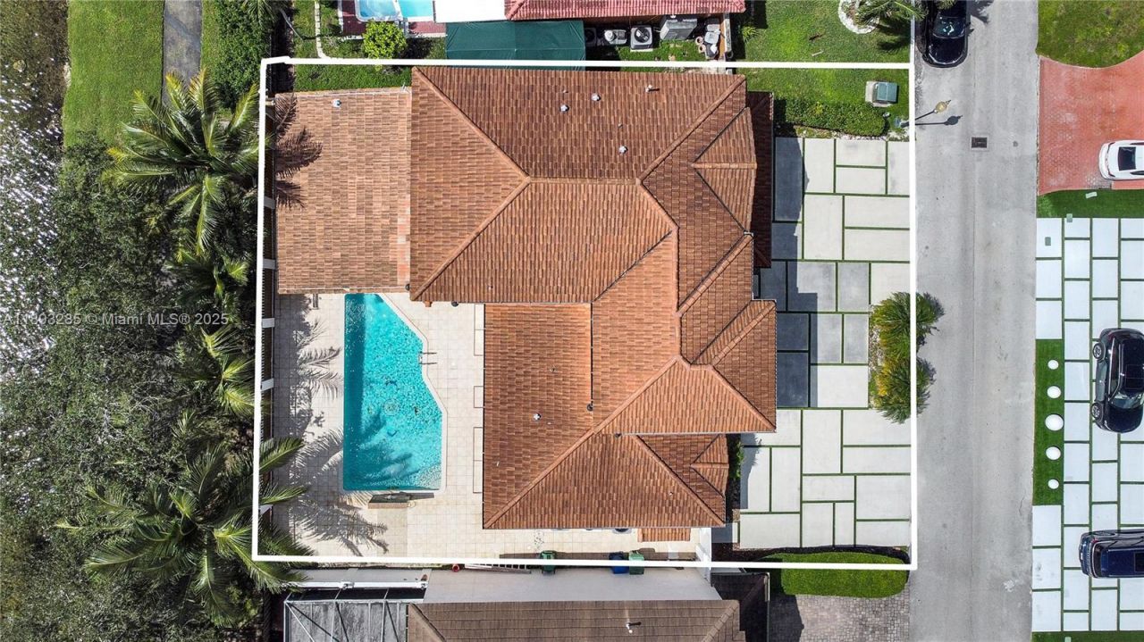 8416 NW 201st St, Miami, FL 33015 Photo