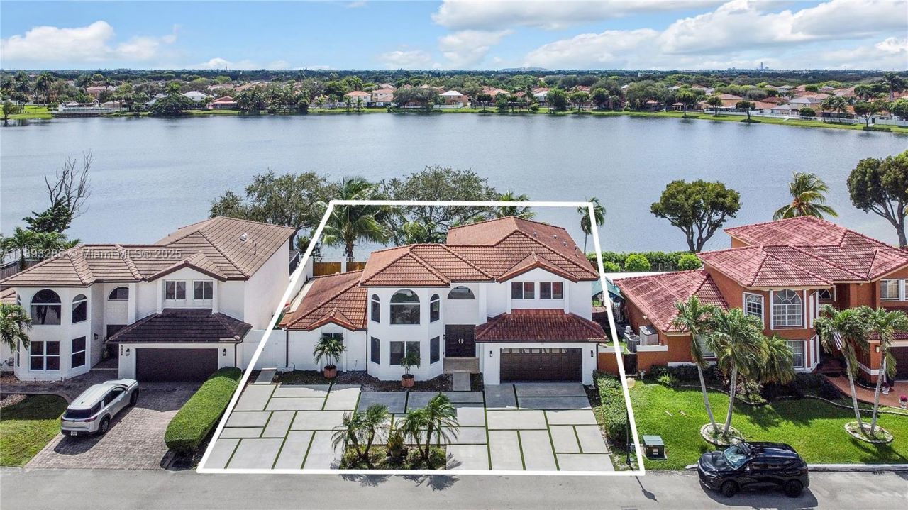 8416 NW 201st St, Miami, FL 33015 Photo