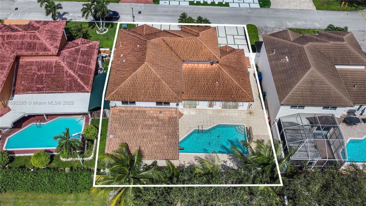 8416 NW 201st St, Miami, FL 33015 Photo