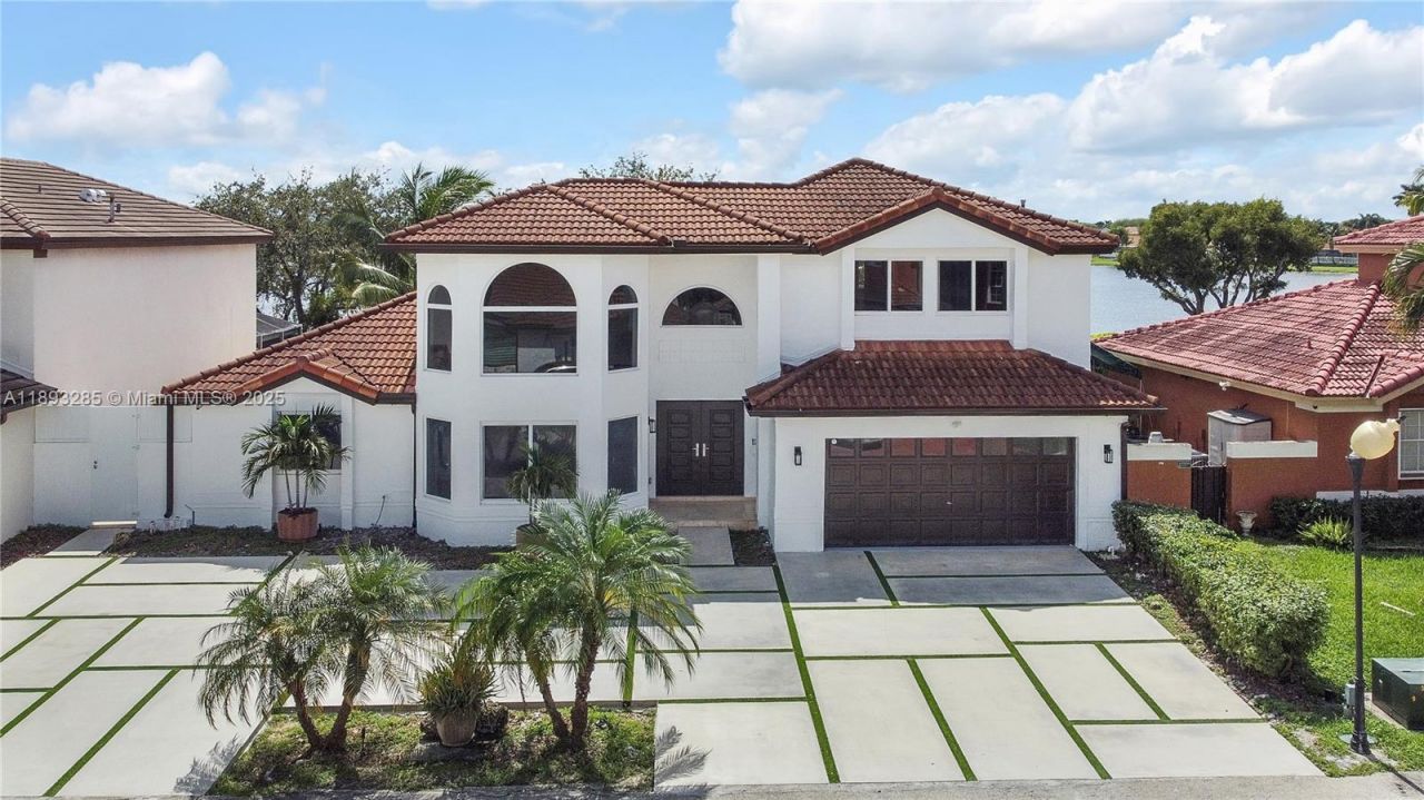 8416 NW 201st St, Miami, FL 33015 Photo