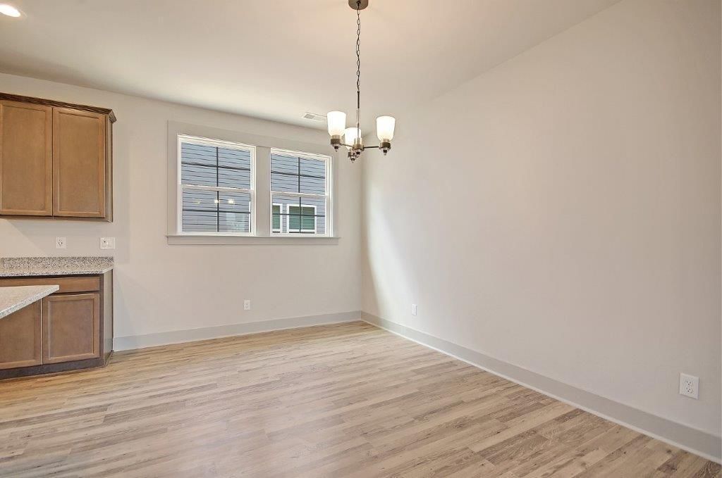 225 Creek Pointe Drive Photo 11