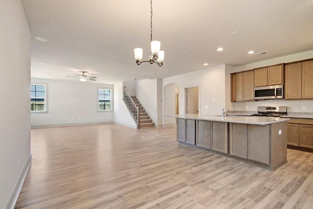 225 Creek Pointe Drive Photo 12