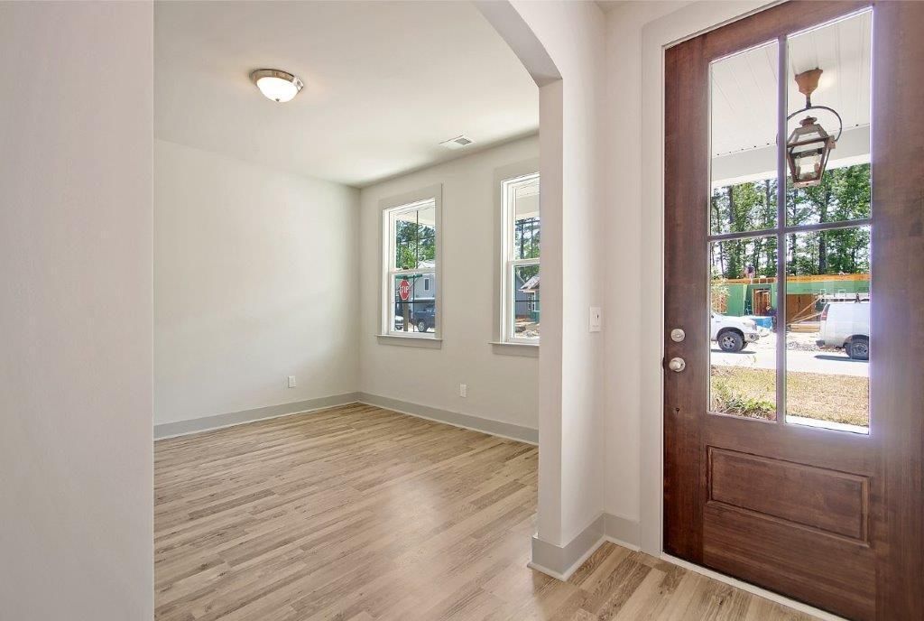 225 Creek Pointe Drive Photo 13