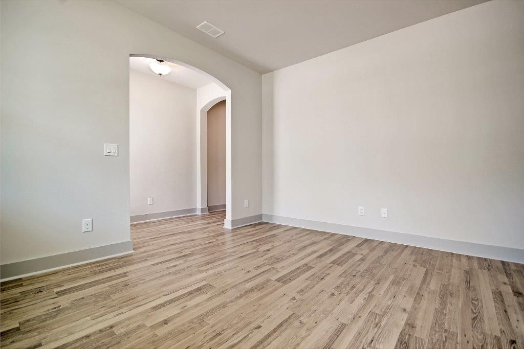 225 Creek Pointe Drive Photo 15