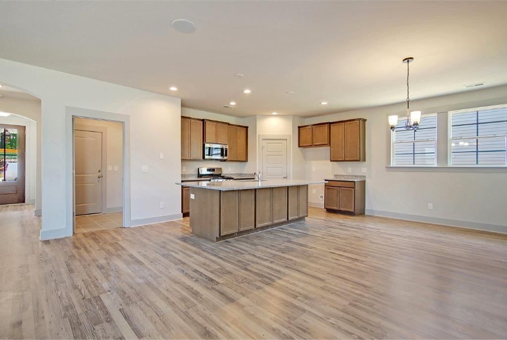 225 Creek Pointe Drive Photo 16