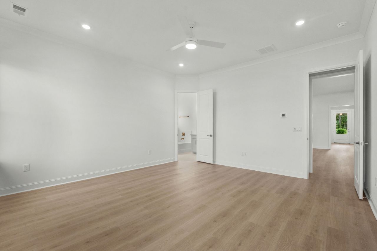 225 Creek Pointe Drive Photo 6