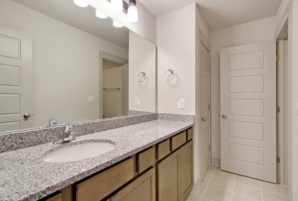 225 Creek Pointe Drive Photo 9