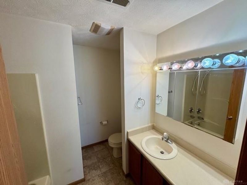 1470 Oldham Drive, Springfield, OH 45503 Photo 10