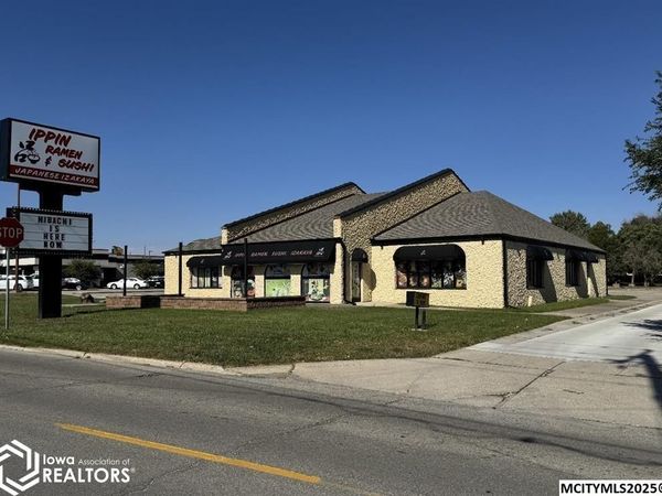 2960 4Th Street SW, Mason City, IA 50401