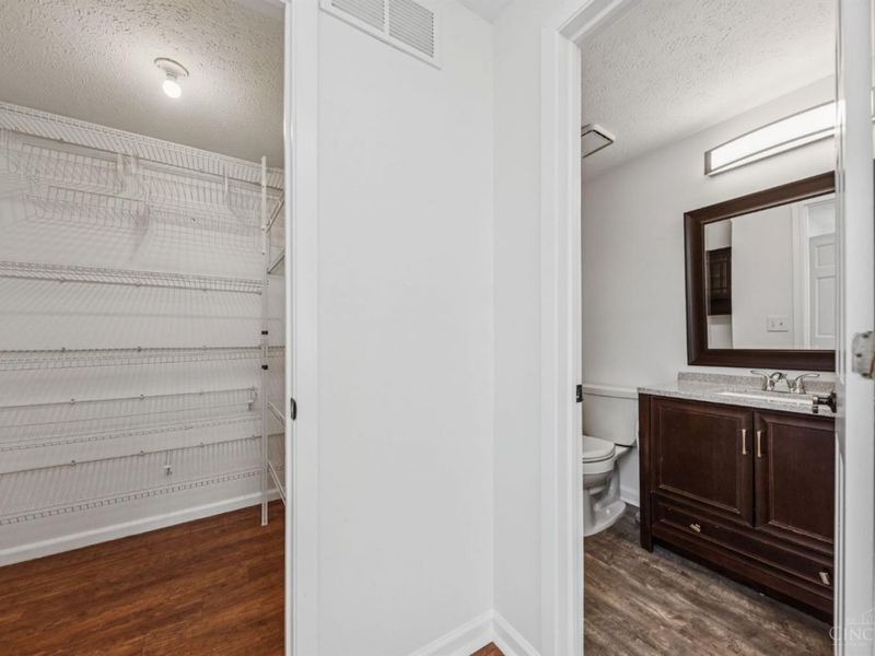 4254 Fox Hollow Drive, Blue Ash, OH 45241 Photo 36