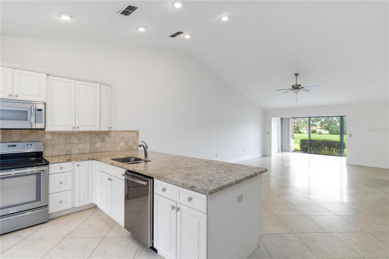 6085 Clubside Drive, Sarasota, FL 34243 Photo