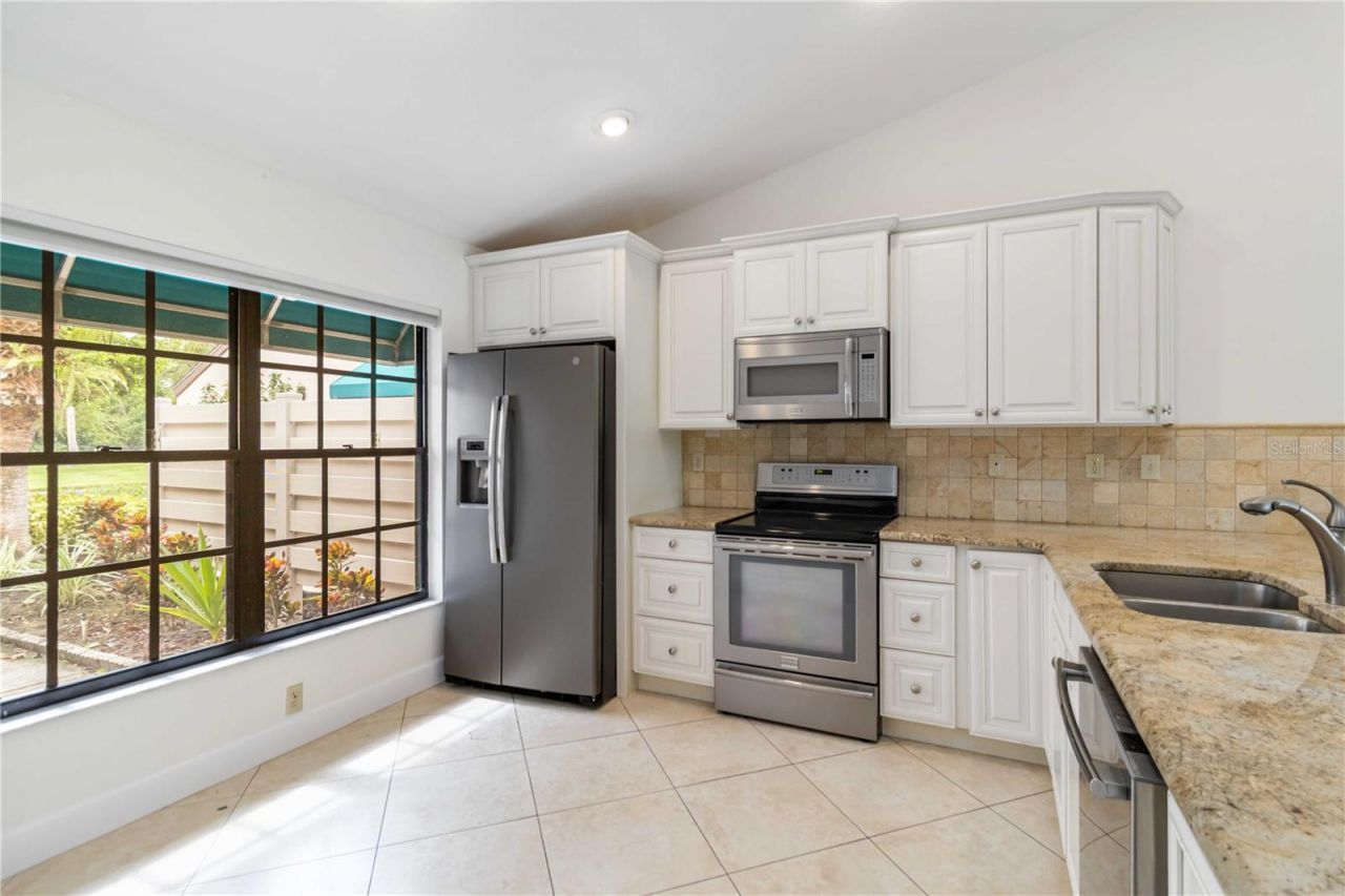 6085 Clubside Drive, Sarasota, FL 34243 Photo