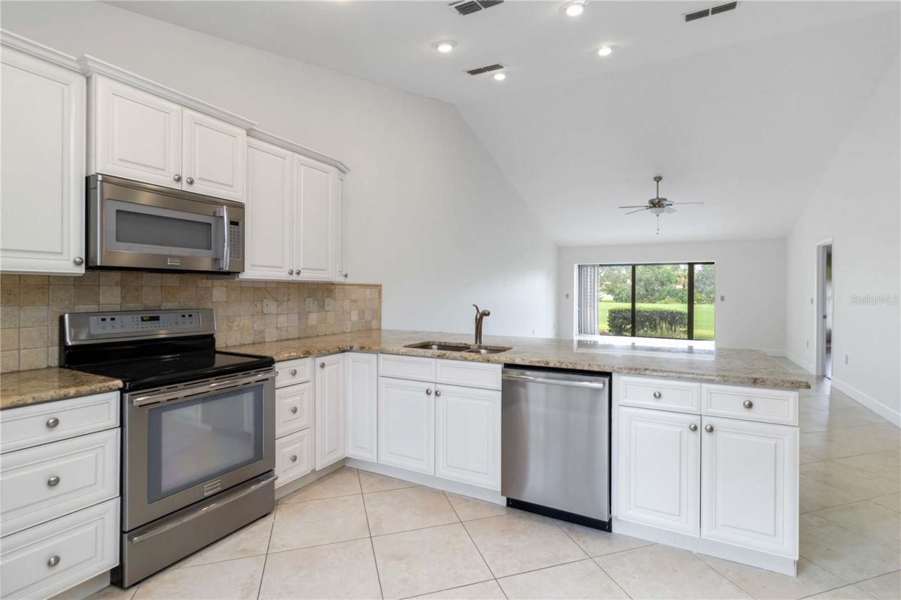 6085 Clubside Drive, Sarasota, FL 34243 Photo