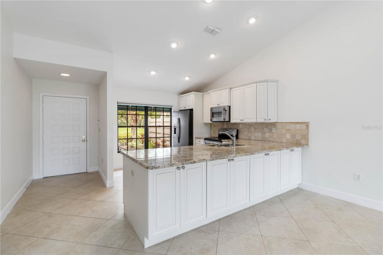 6085 Clubside Drive, Sarasota, FL 34243 Photo