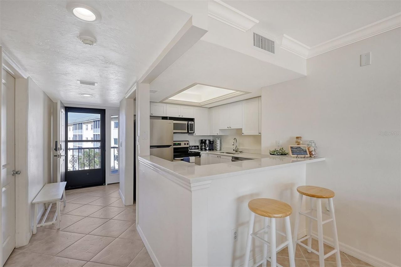 8710 Midnight Pass Road, Unit 405, Sarasota, FL 34242 Photo