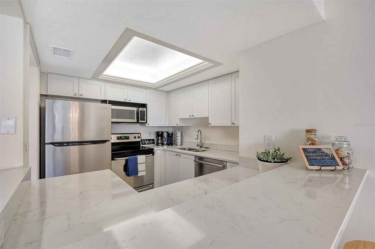 8710 Midnight Pass Road, Unit 405, Sarasota, FL 34242 Photo