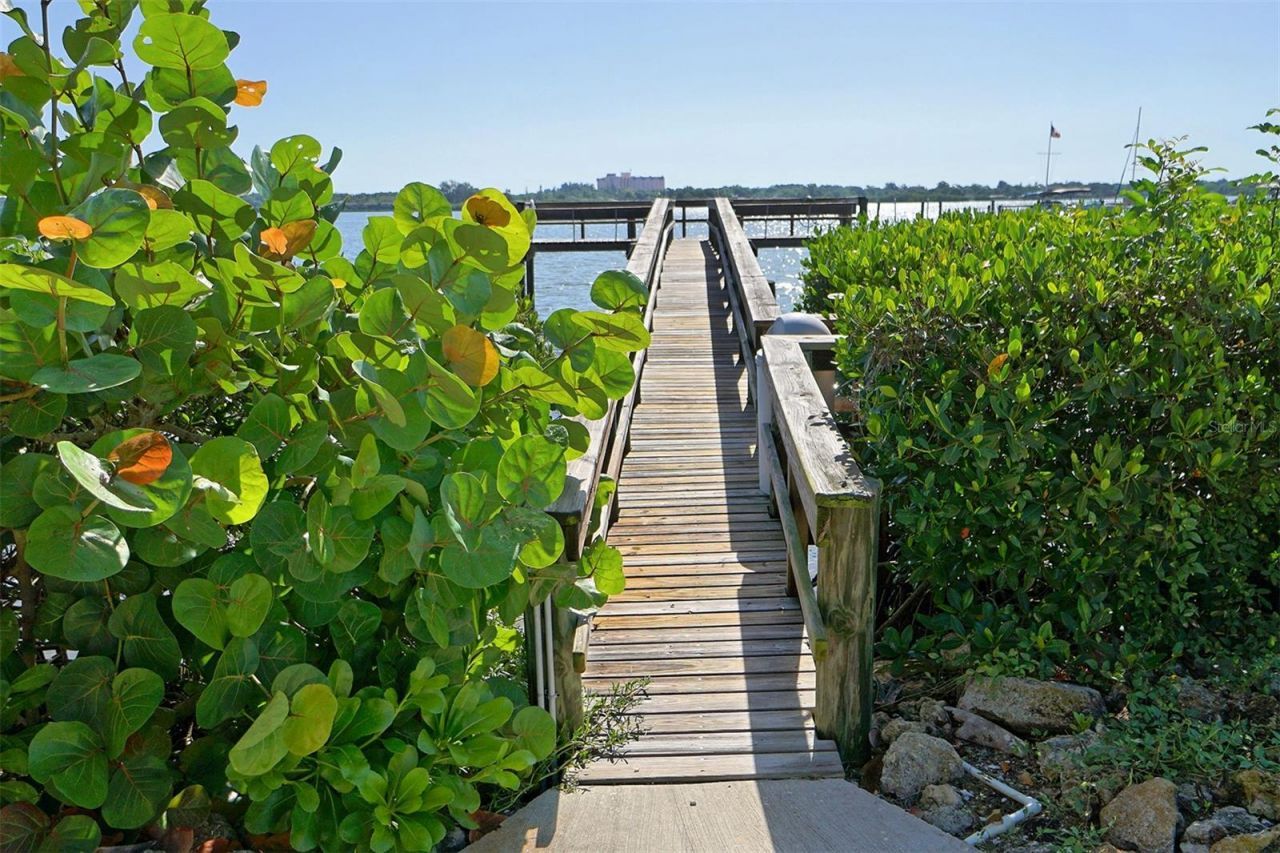8710 Midnight Pass Road, Unit 405, Sarasota, FL 34242 Photo