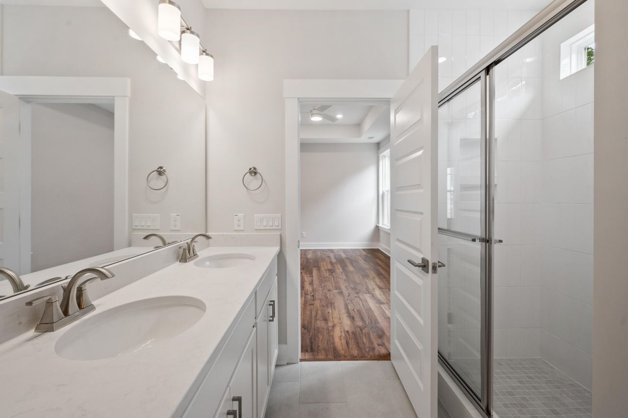 227 Creek Pointe Drive Photo 12