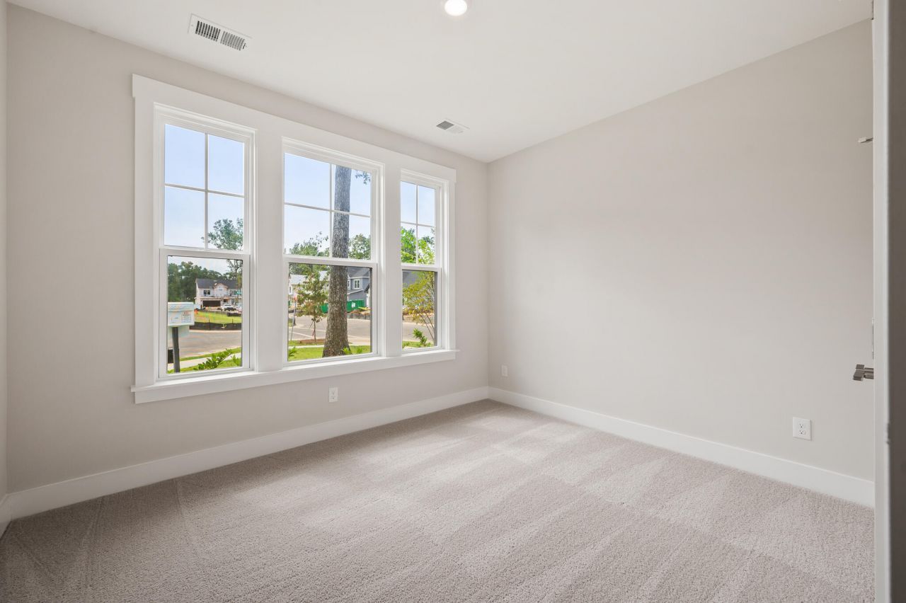 227 Creek Pointe Drive Photo 4