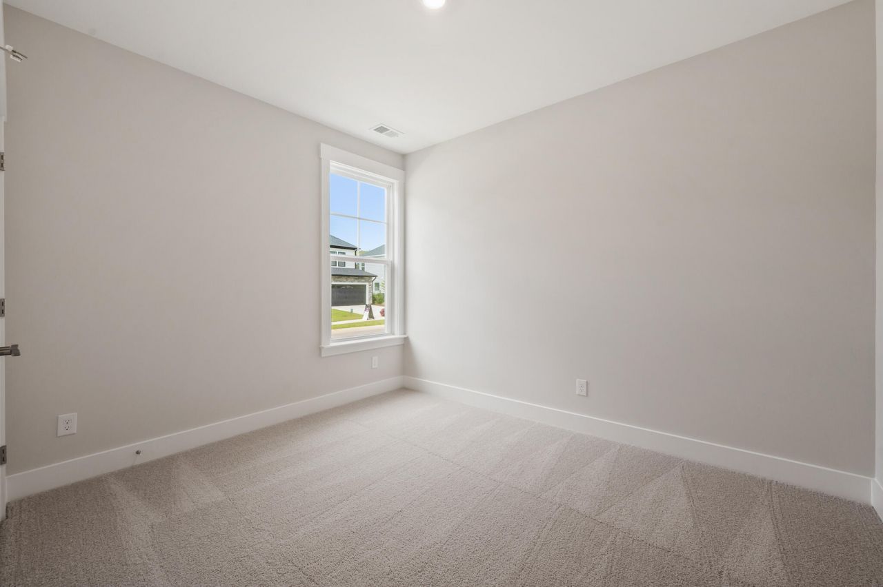 227 Creek Pointe Drive Photo 5