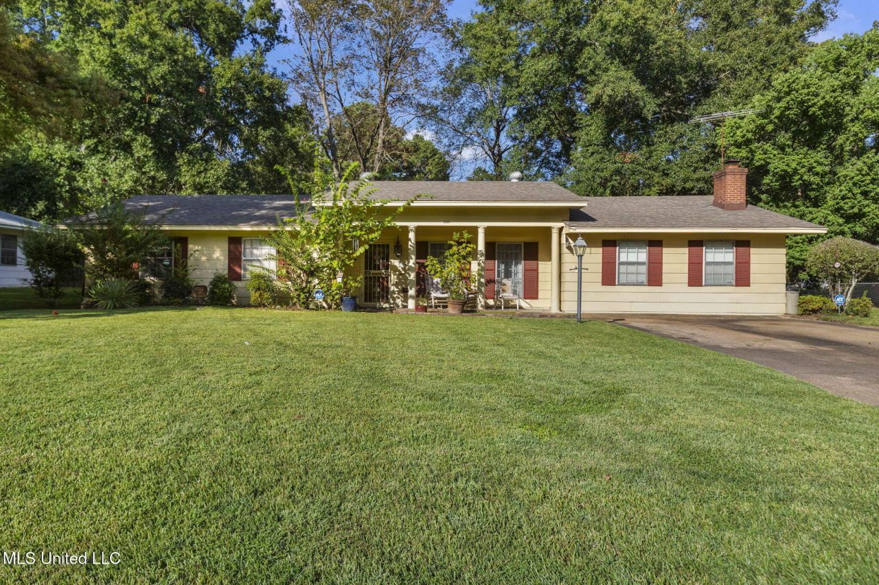 220 Beechcrest Drive, Jackson, MS 39211 Main Photo
