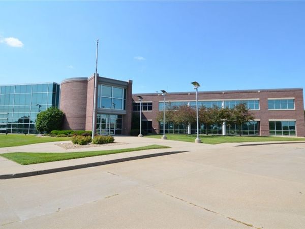 8710 Earhart Lane SW, Cedar Rapids, IA 52404