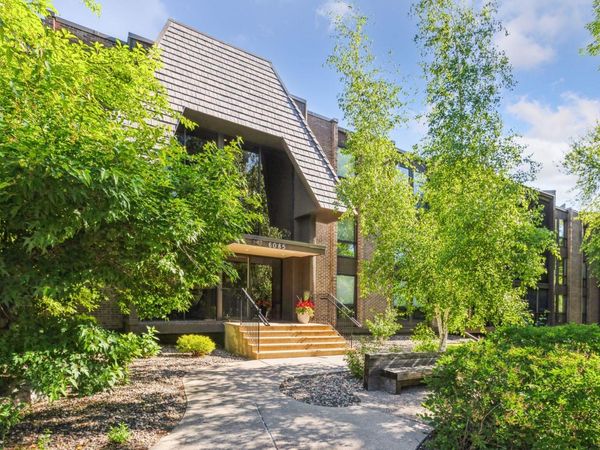 6085 Lincoln Drive, Unit 214, Edina, MN 55436
