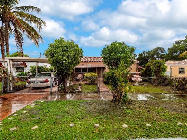 1083 NW 74th St, Miami, FL 33150