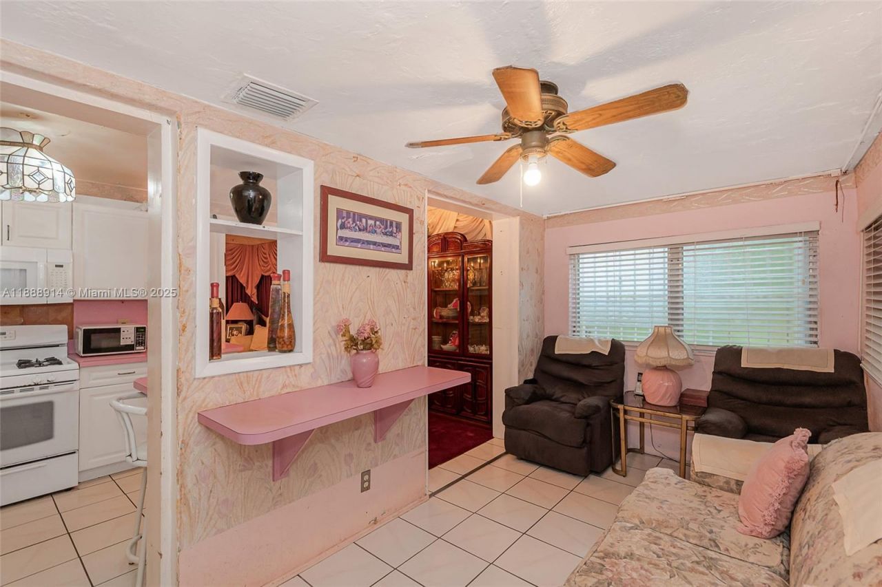 1083 NW 74th St, Miami, FL 33150 Photo