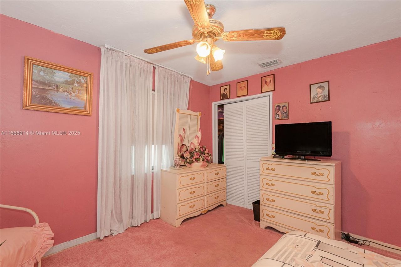 1083 NW 74th St, Miami, FL 33150 Photo