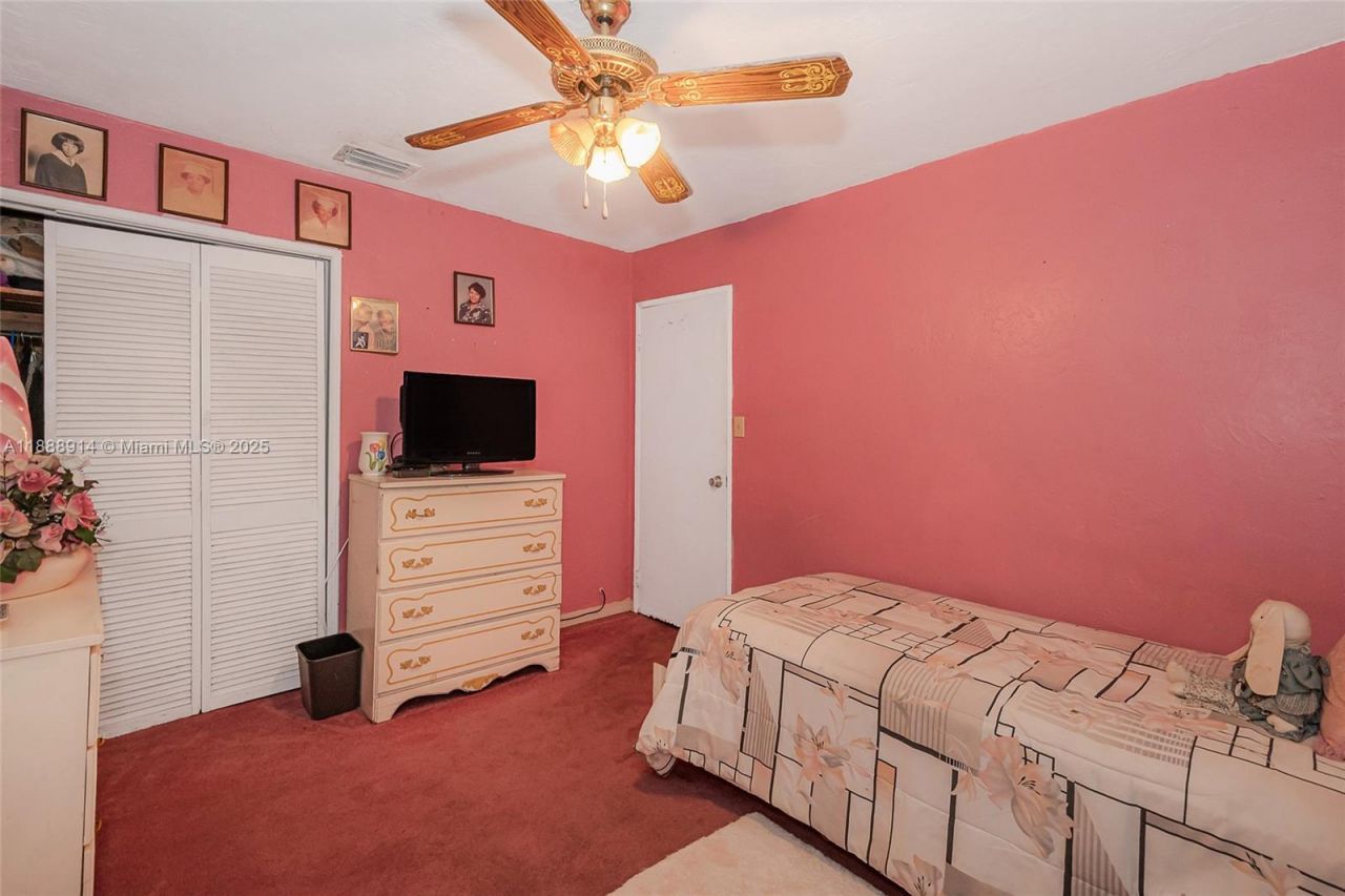 1083 NW 74th St, Miami, FL 33150 Photo