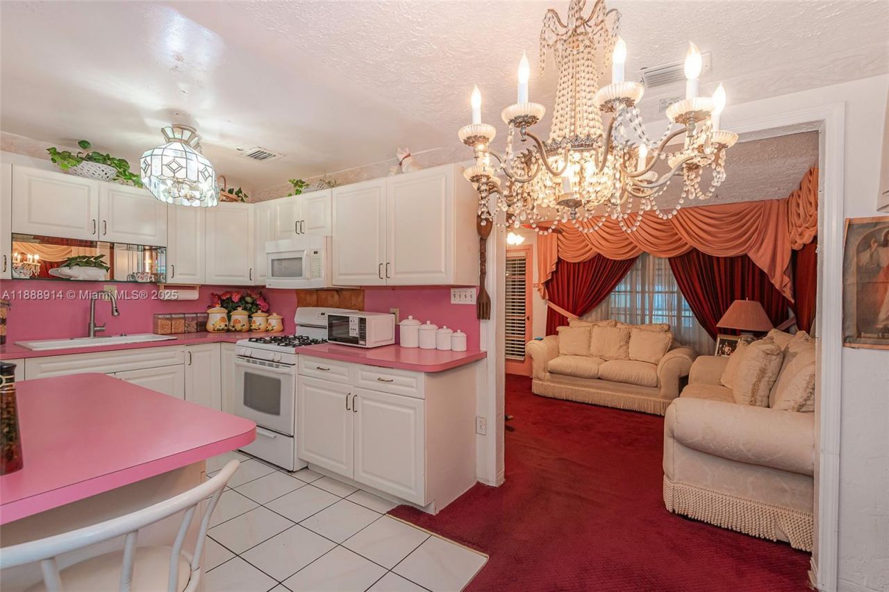 1083 NW 74th St, Miami, FL 33150 Photo