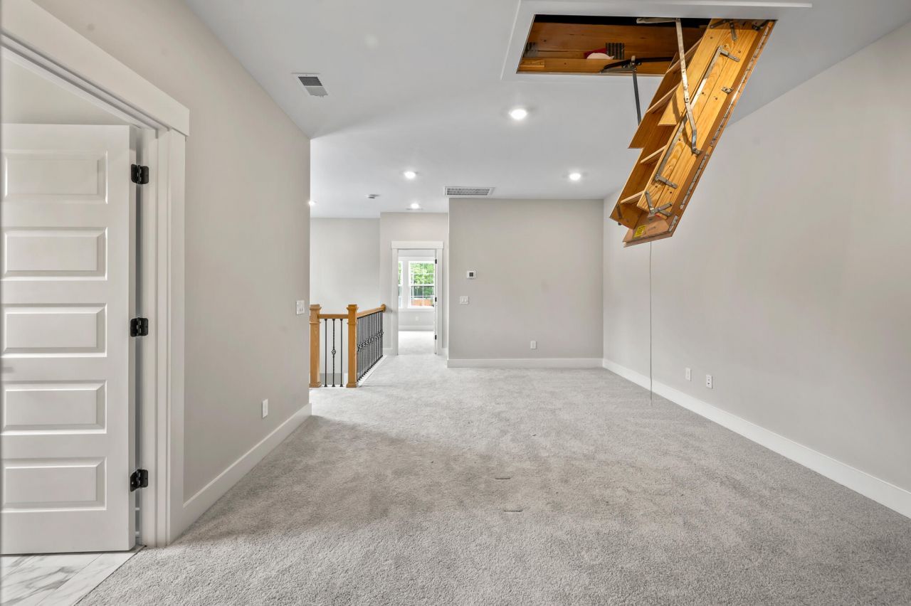 229 Creek Pointe Drive Photo 27