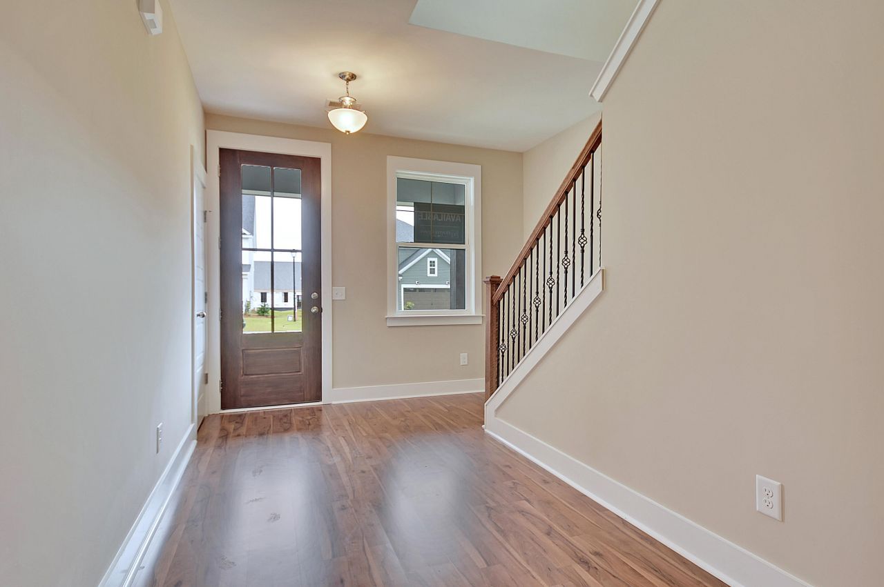 229 Creek Pointe Drive Photo 3